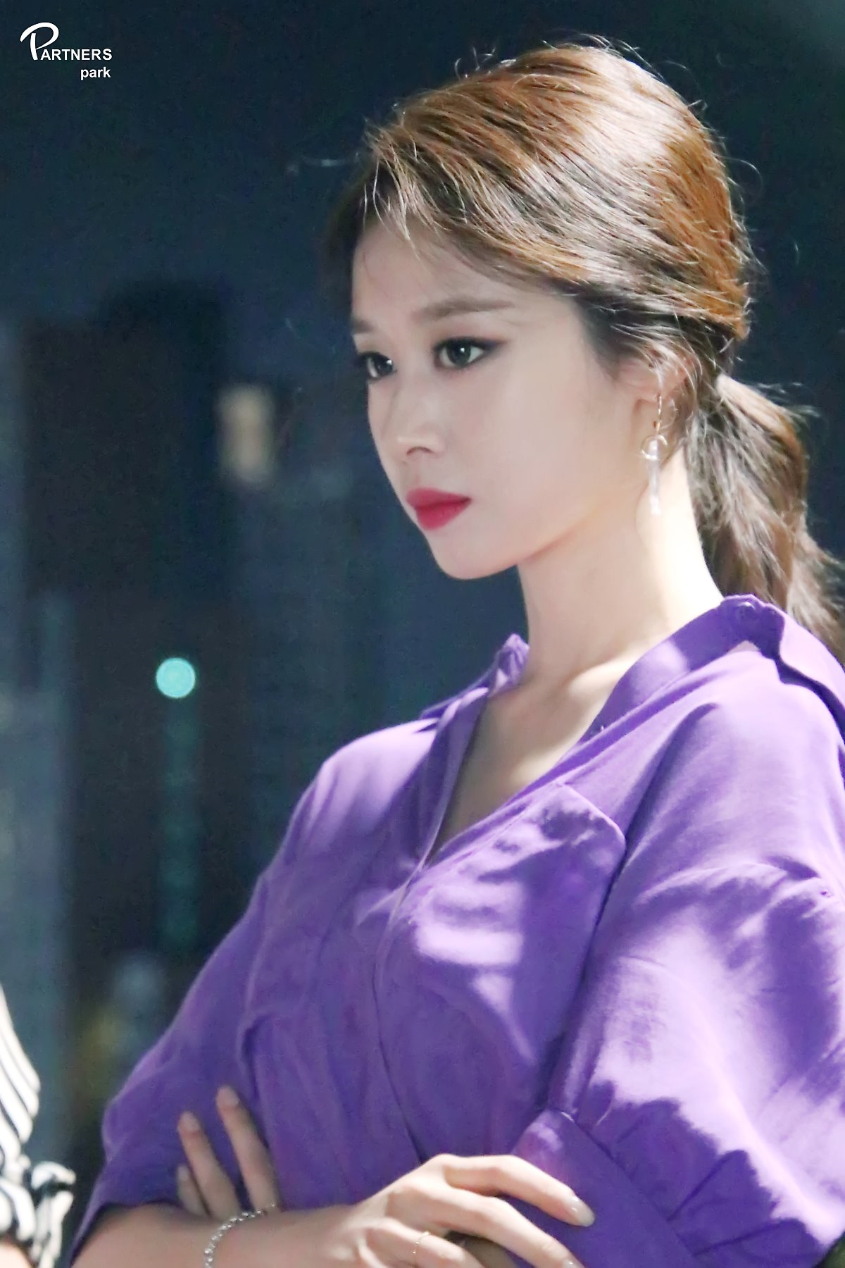 Jiyeon tung bộ ảnh hậu trường drama mới đẹp như họa báo
