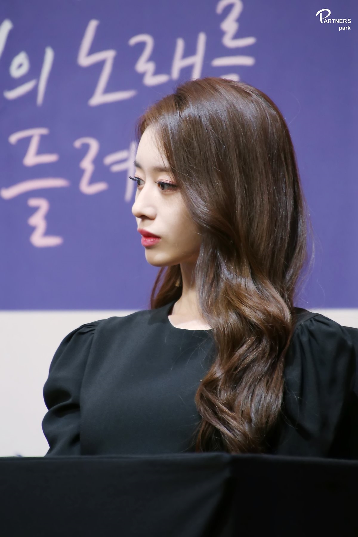 Jiyeon tung bộ ảnh hậu trường drama mới đẹp như họa báo