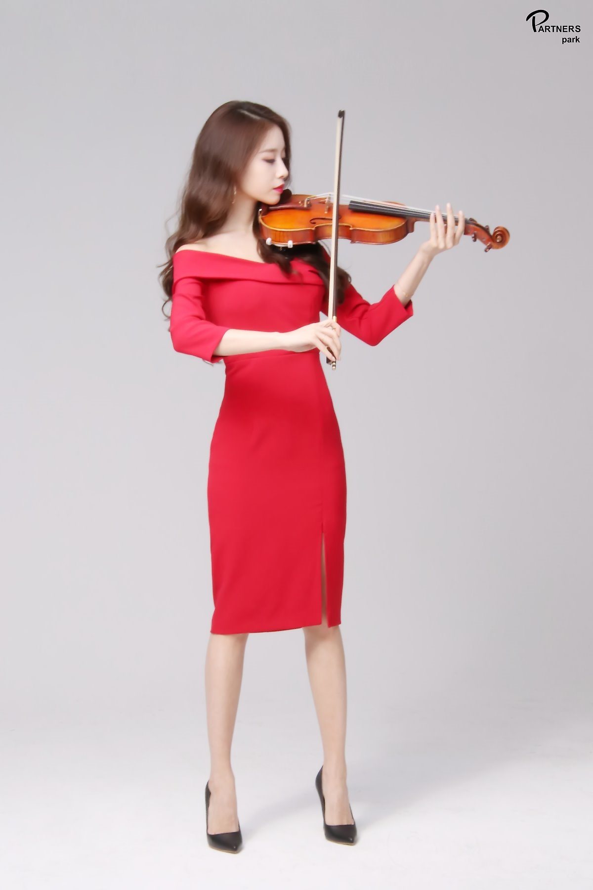 Jiyeon tung bộ ảnh hậu trường drama mới đẹp như họa báo