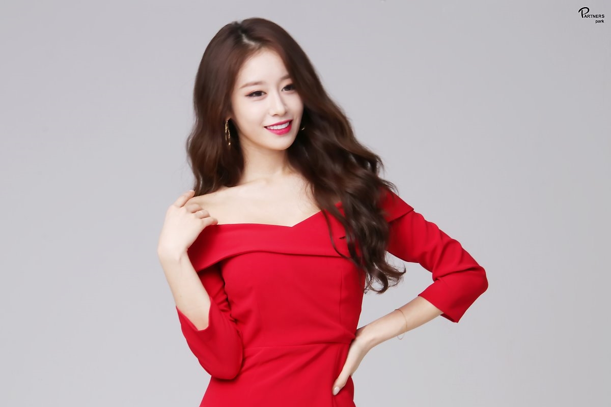 Jiyeon tung bộ ảnh hậu trường drama mới đẹp như họa báo