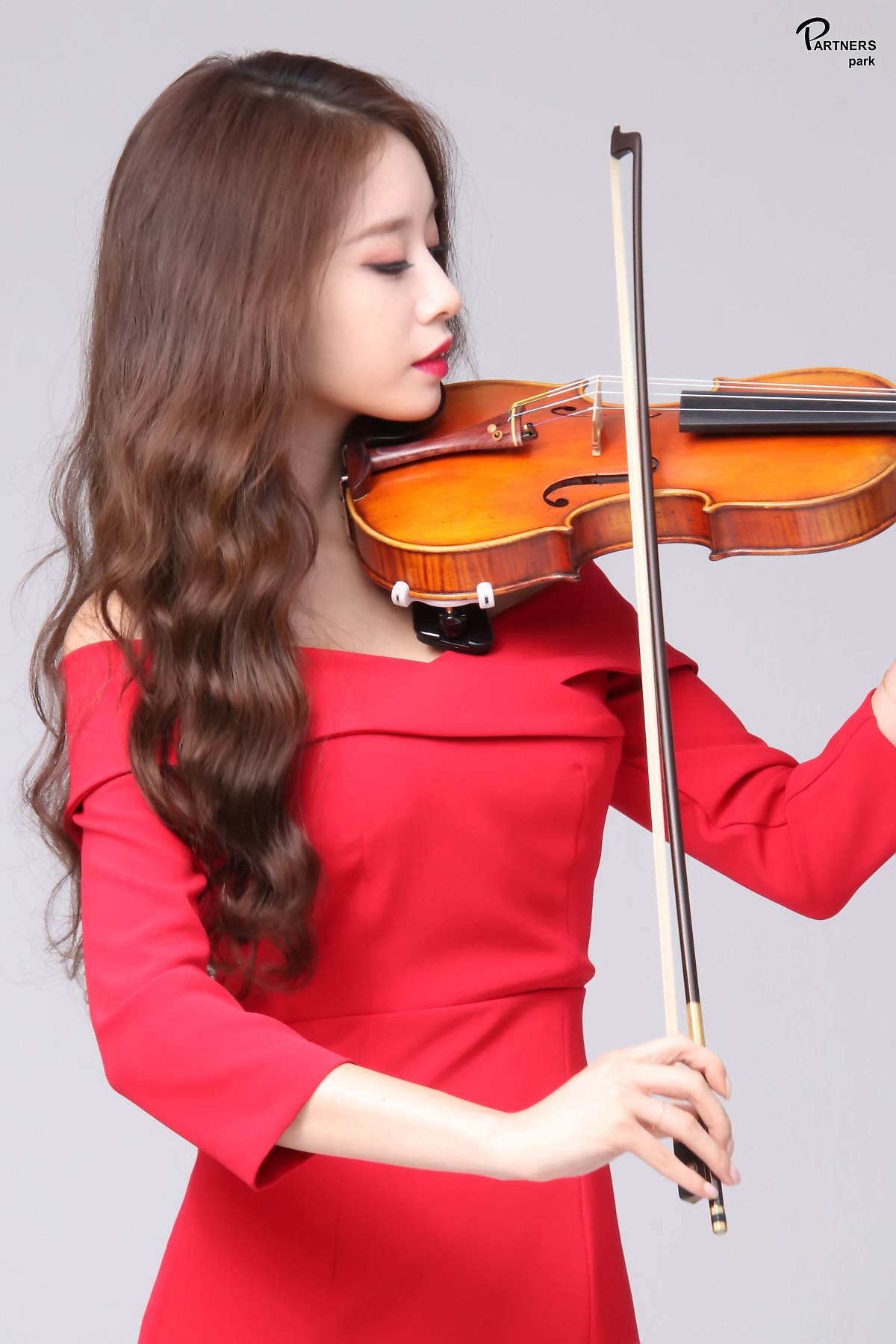 Jiyeon tung bộ ảnh hậu trường drama mới đẹp như họa báo
