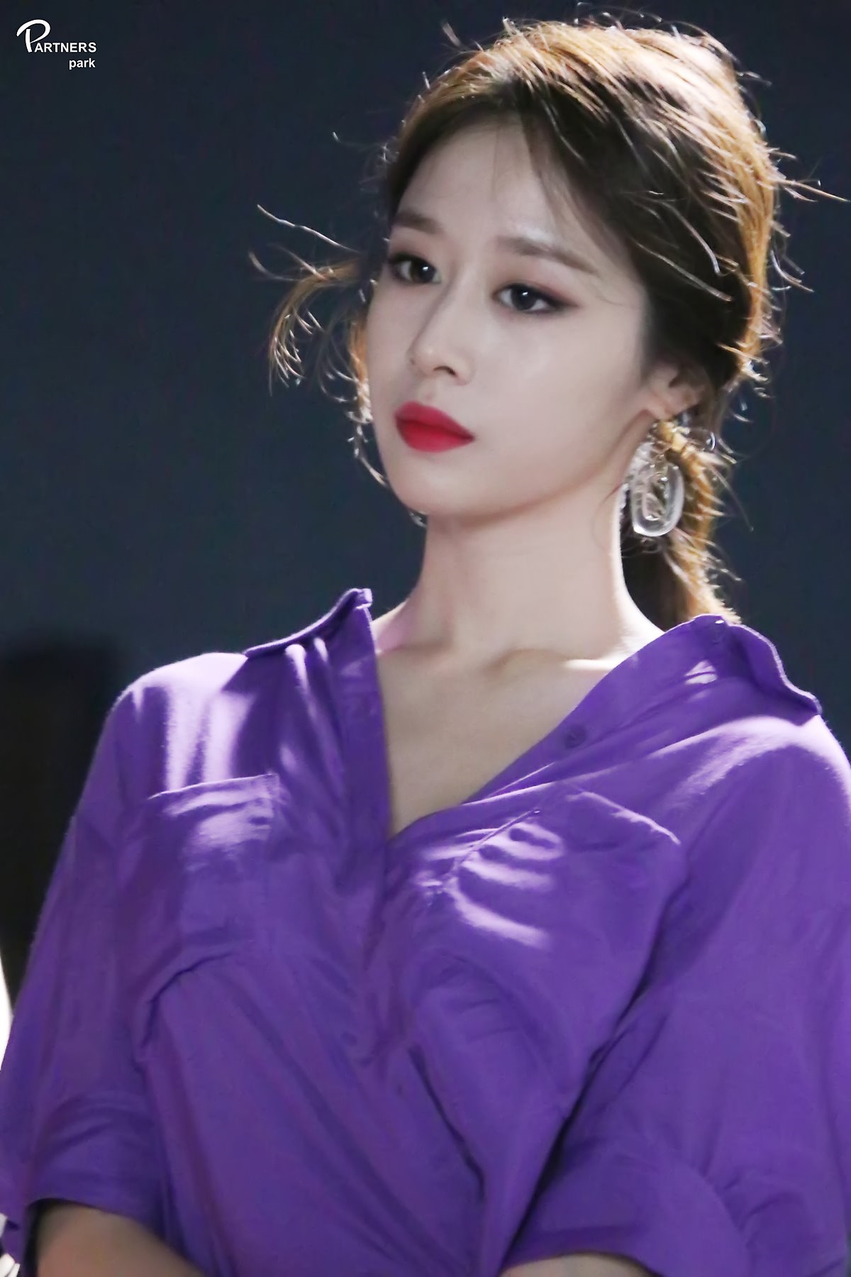 Jiyeon tung bộ ảnh hậu trường drama mới đẹp như họa báo