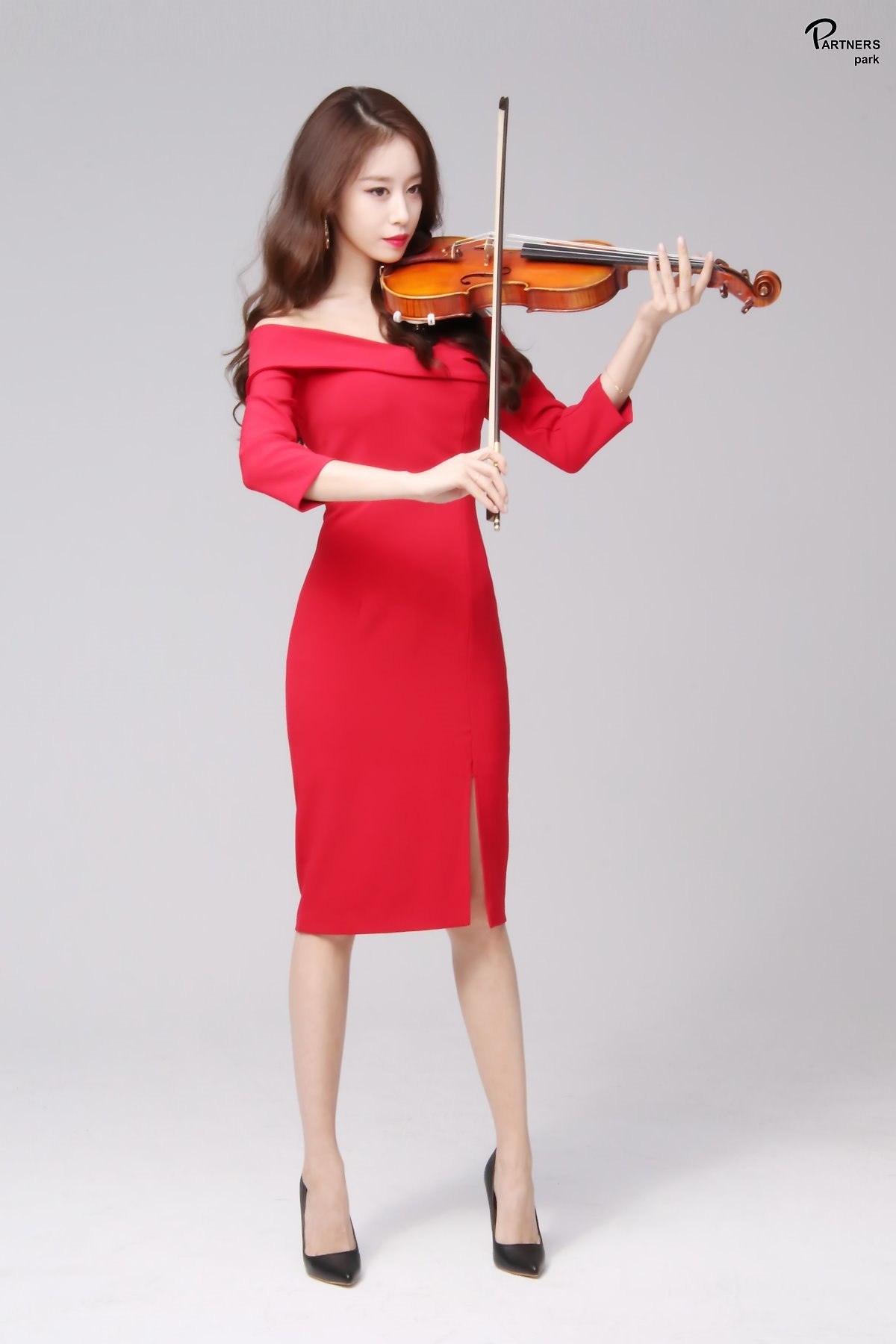Jiyeon tung bộ ảnh hậu trường drama mới đẹp như họa báo