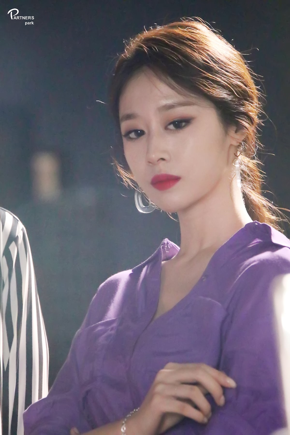 Jiyeon tung bộ ảnh hậu trường drama mới đẹp như họa báo