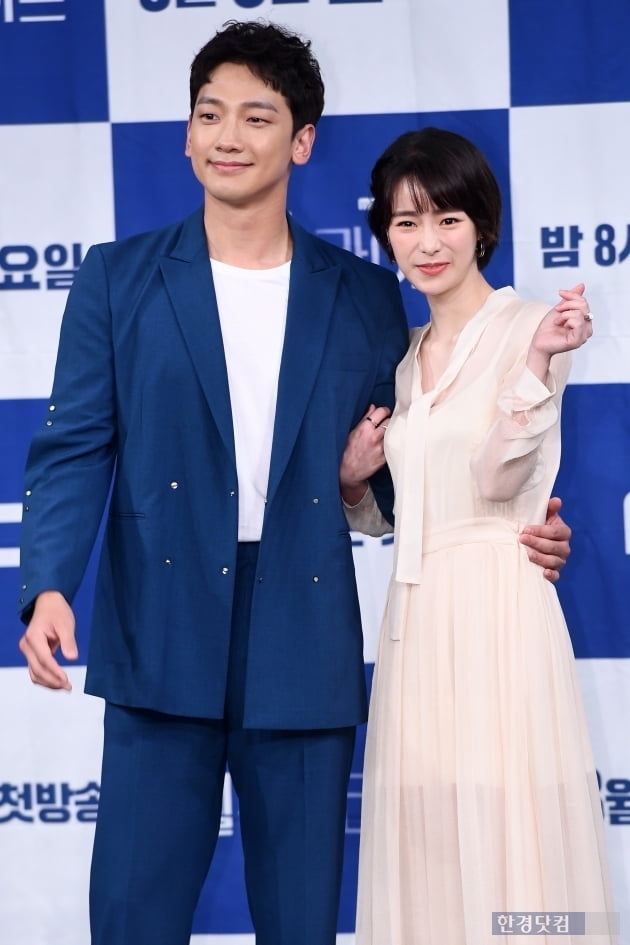 Bi Rain “nhắc nhẹ” Kim Tae Hee trong họp báo drama mới