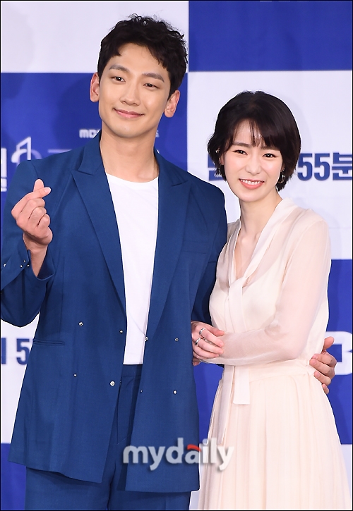 Bi Rain “nhắc nhẹ” Kim Tae Hee trong họp báo drama mới