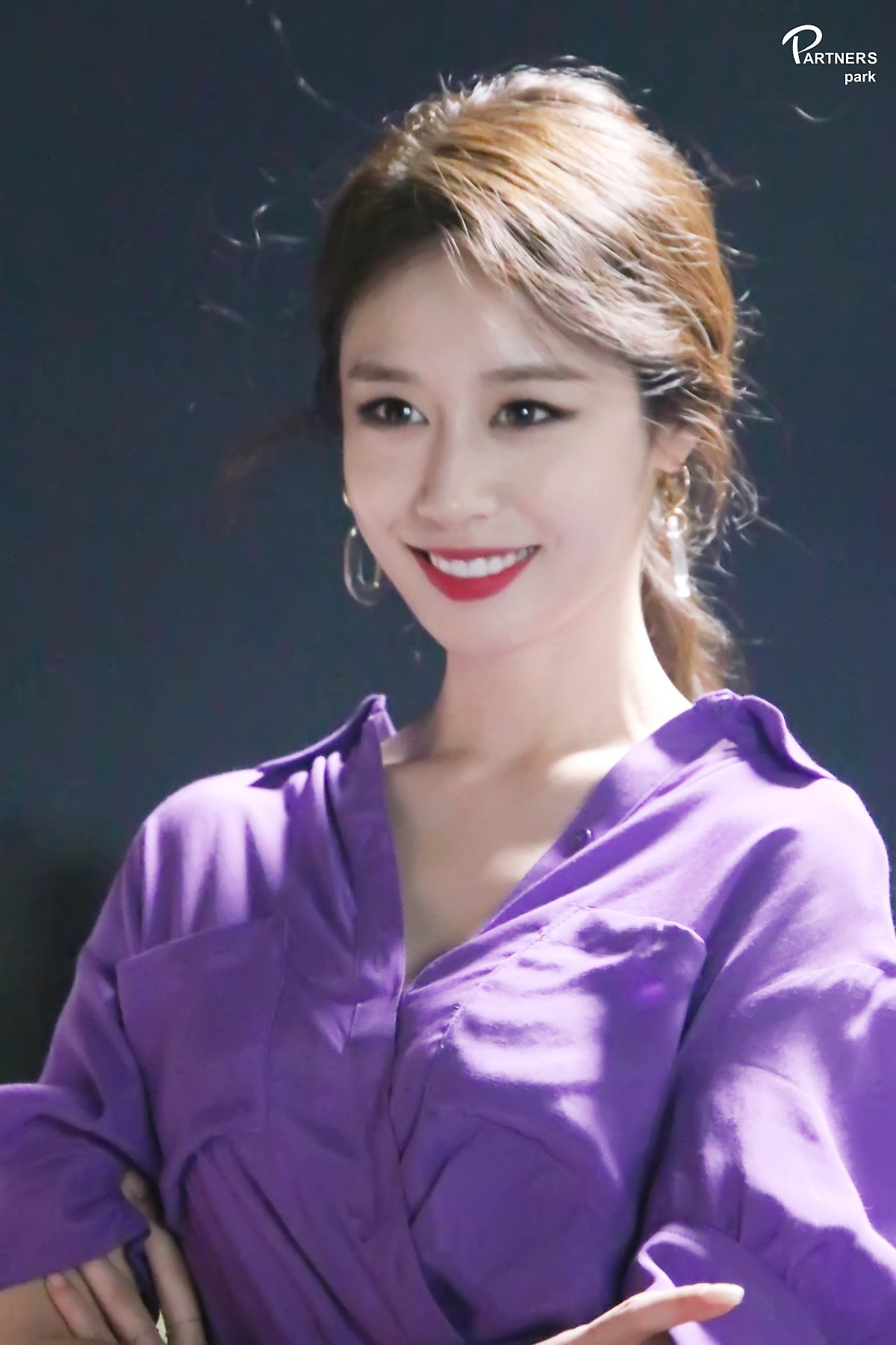 Jiyeon tung bộ ảnh hậu trường drama mới đẹp như họa báo