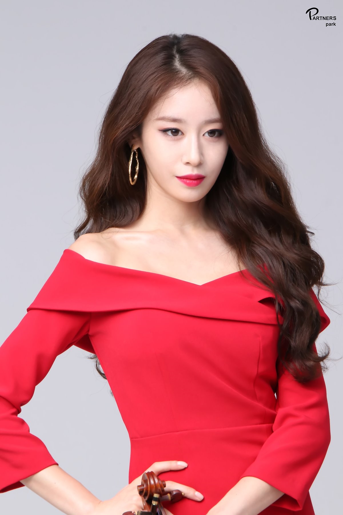 Jiyeon tung bộ ảnh hậu trường drama mới đẹp như họa báo
