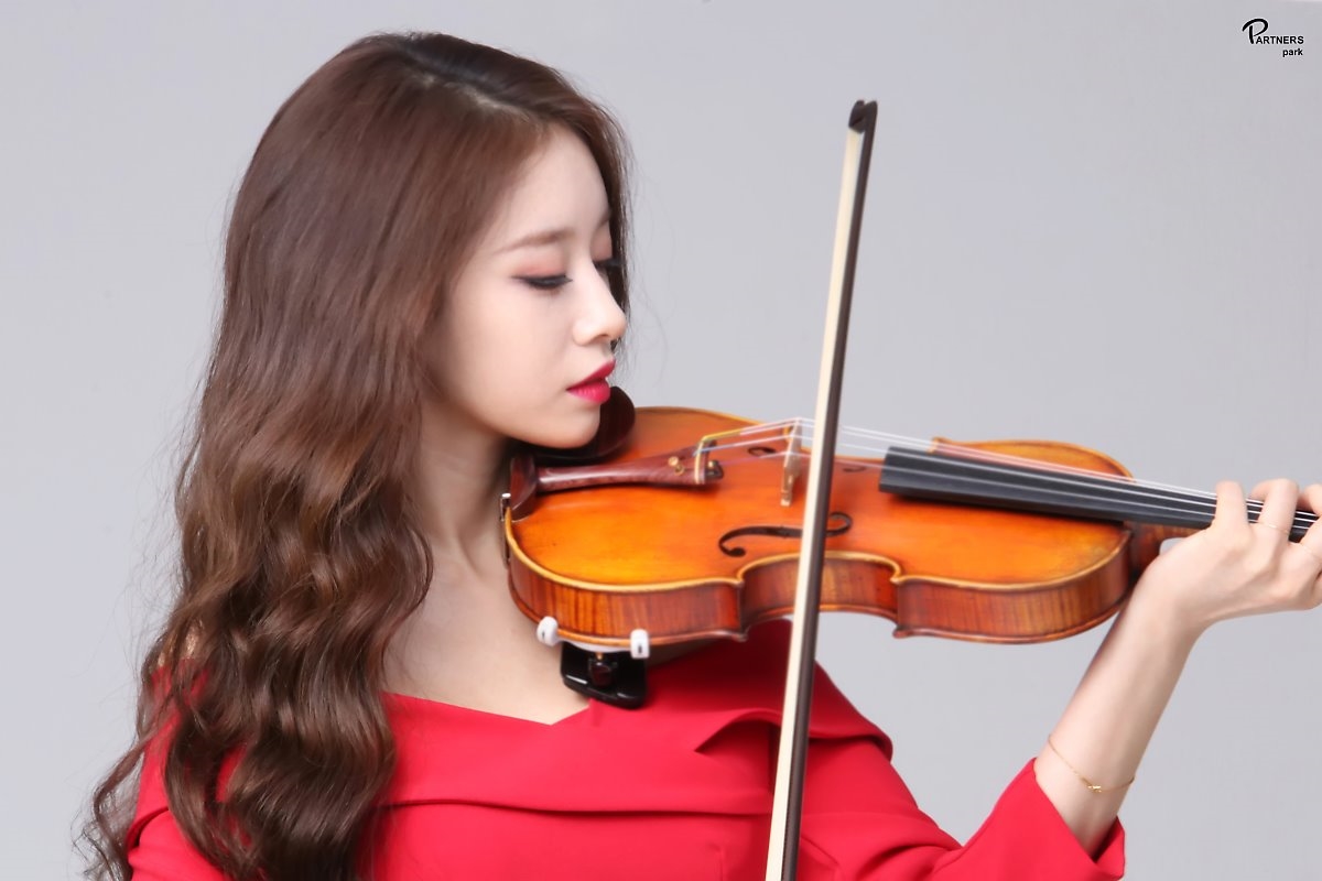 Jiyeon tung bộ ảnh hậu trường drama mới đẹp như họa báo