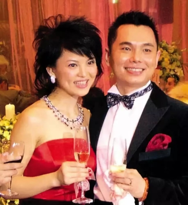 Nỗi niềm mỹ nhân Cbiz khi lấy chồng đại gia: Lưu Đào è cổ gánh nợ