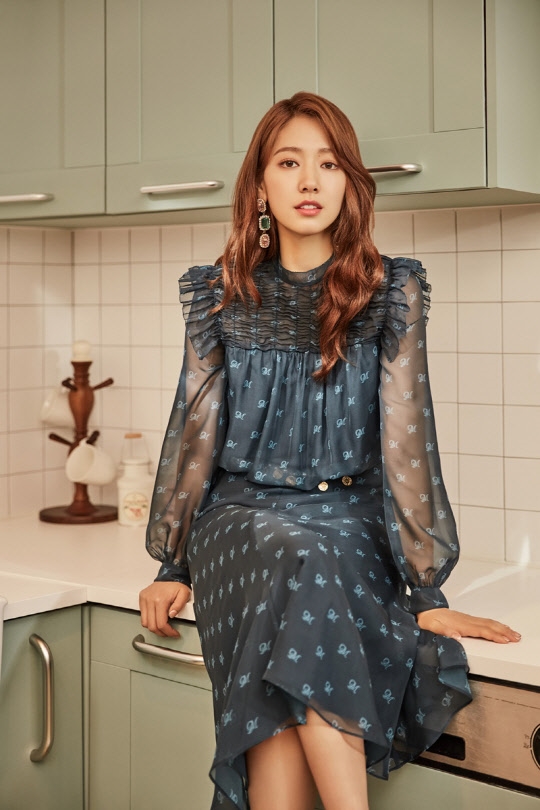 Park Shin Hye làm người kể chuyện trong phim tài liệu về động vật