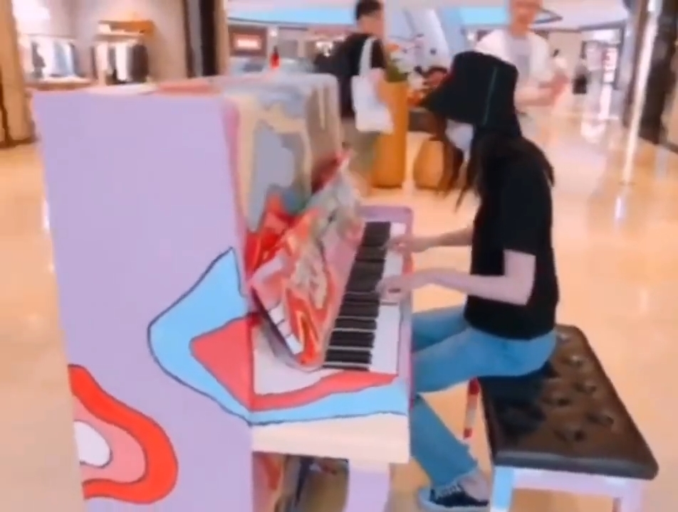 Trịnh Sảng trổ tài chơi đàn piano xuất sắc khiến mạng xã hội dậy sóng