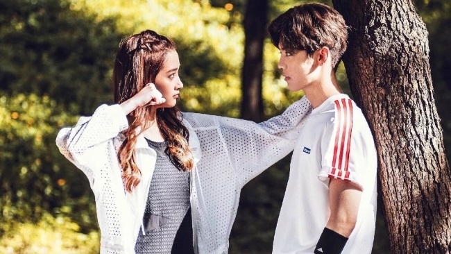 Bom tấn của Luhan thành bom xịt, Quan Hiểu Đồng bao rạp để ủng hộ