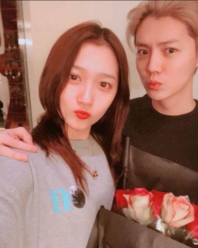 Bom tấn của Luhan thành bom xịt, Quan Hiểu Đồng bao rạp để ủng hộ