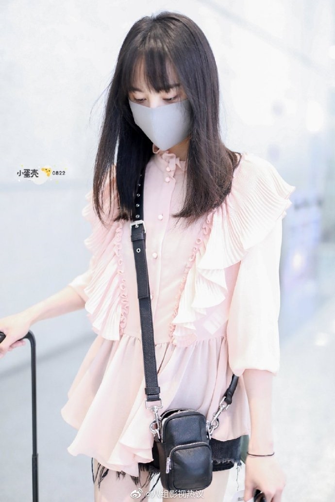 Trịnh Sảng điệu đà, vì thời trang 'phang' thời tiết khiến fan dậy sóng