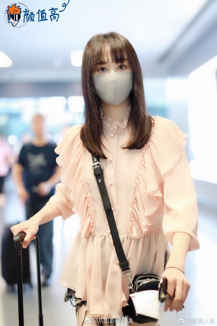 Trịnh Sảng điệu đà, vì thời trang 'phang' thời tiết khiến fan dậy sóng
