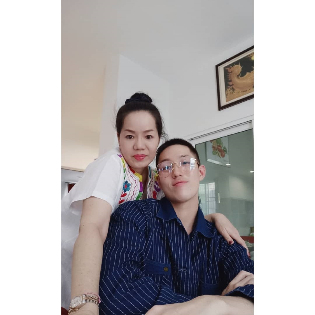Sao Thái thi nhau khoe hình cùng mẹ nhân 'Ngày của Mẹ'