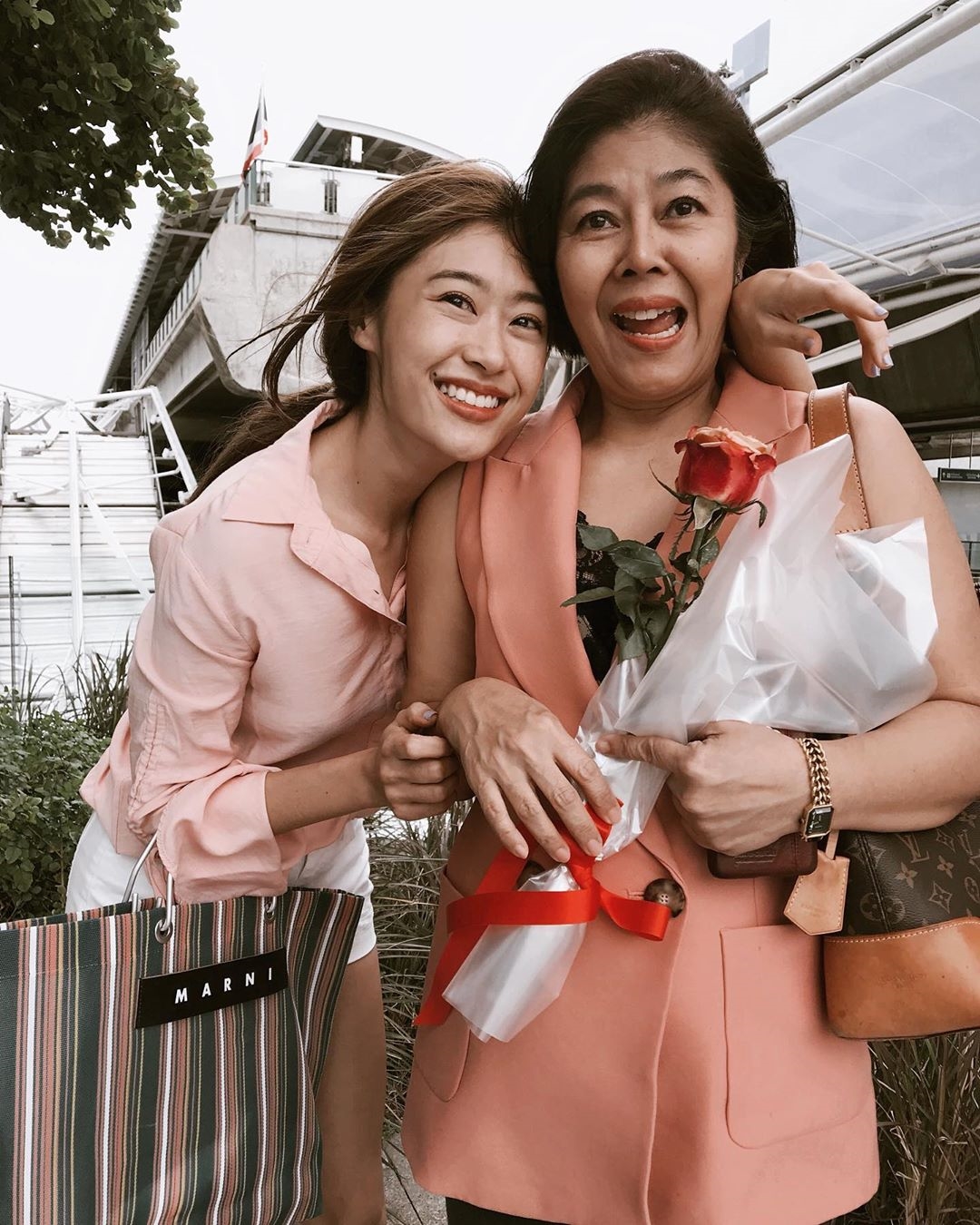 Sao Thái thi nhau khoe hình cùng mẹ nhân 'Ngày của Mẹ'