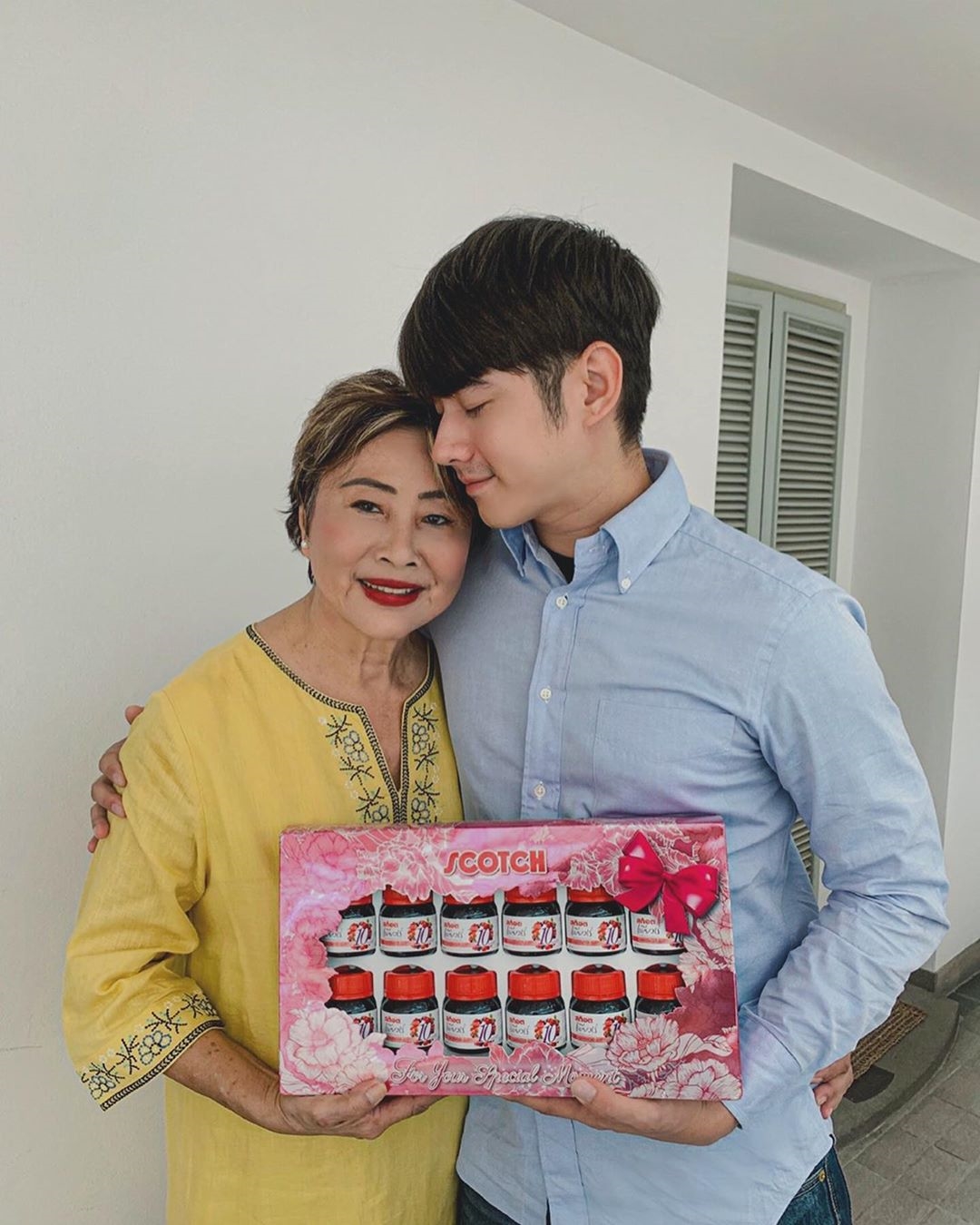 Sao Thái thi nhau khoe hình cùng mẹ nhân 'Ngày của Mẹ'