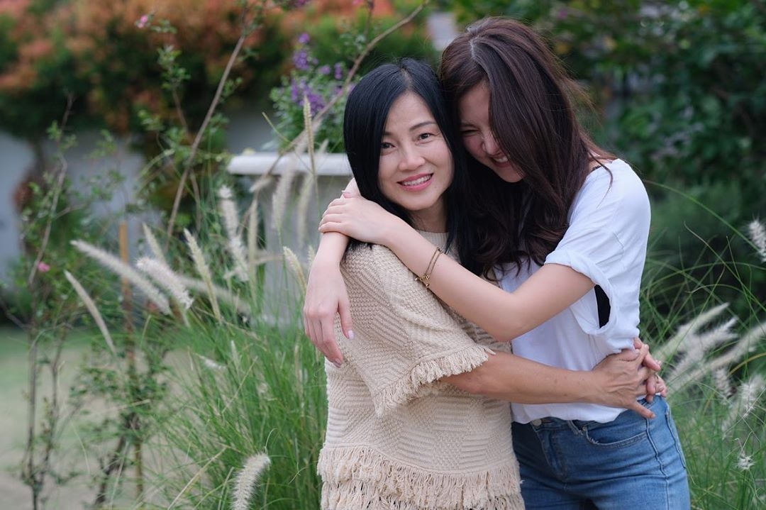 Sao Thái thi nhau khoe hình cùng mẹ nhân 'Ngày của Mẹ'