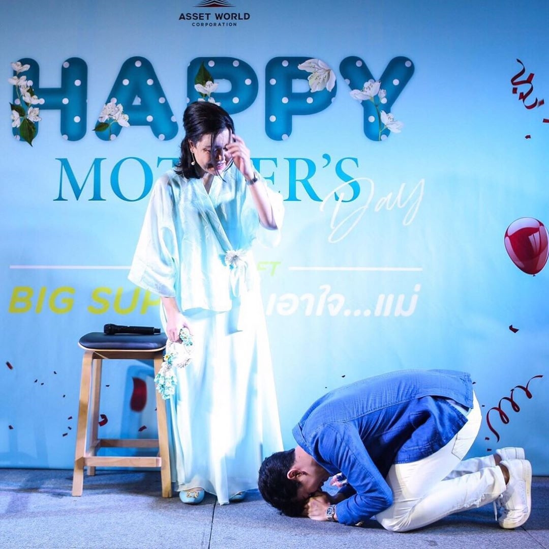 Sao Thái thi nhau khoe hình cùng mẹ nhân 'Ngày của Mẹ'
