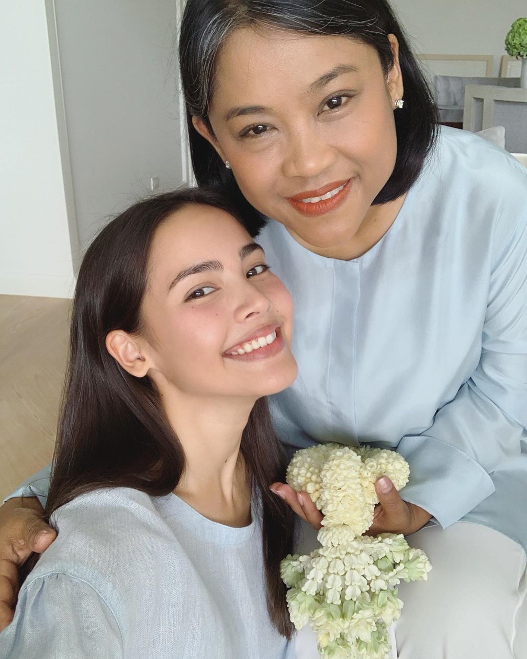 Sao Thái thi nhau khoe hình cùng mẹ nhân 'Ngày của Mẹ'