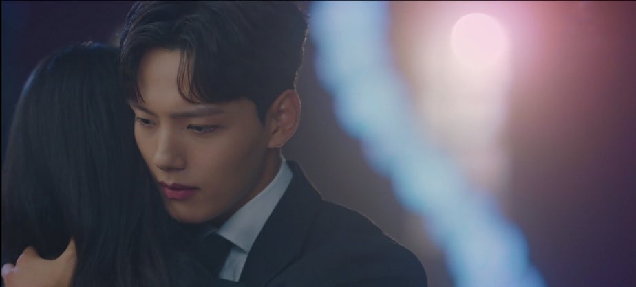 Loạt cảnh hay của IU - Yeo Jin Goo trong 10 tập đầu “Hotel Del Luna” 