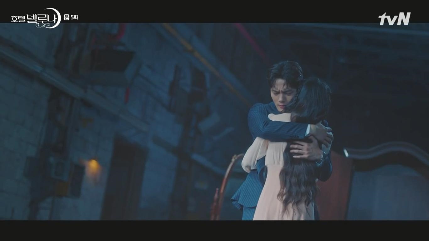 Loạt cảnh hay của IU - Yeo Jin Goo trong 10 tập đầu “Hotel Del Luna”