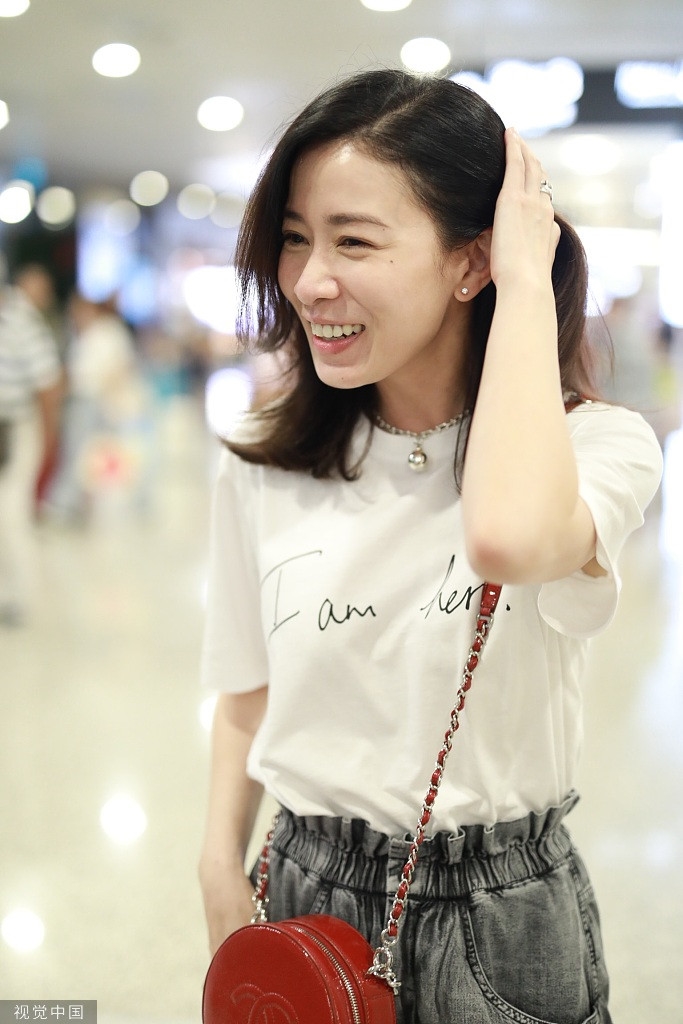 Xa Thi Mạn đốn tim fan vì biểu cảm đáng yêu như thiếu nữ ở tuổi 44