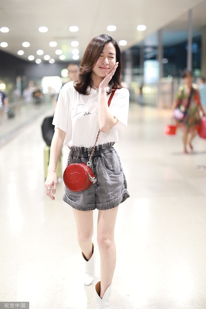 Xa Thi Mạn đốn tim fan vì biểu cảm đáng yêu như thiếu nữ ở tuổi 44