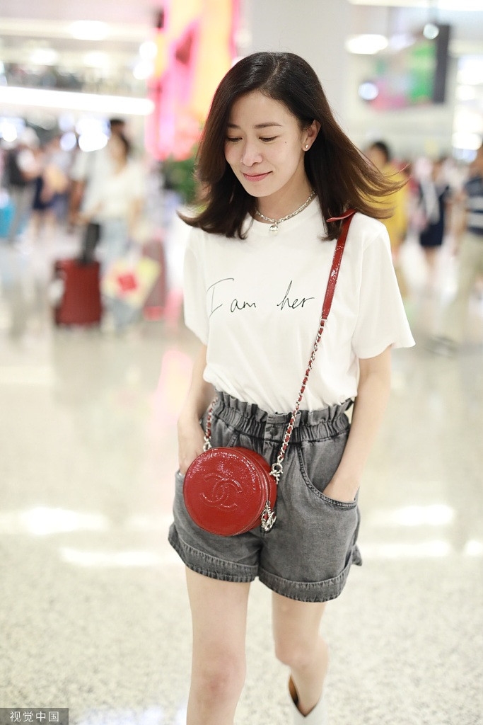 Xa Thi Mạn đốn tim fan vì biểu cảm đáng yêu như thiếu nữ ở tuổi 44
