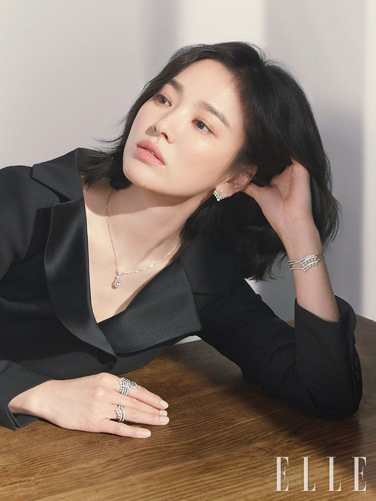 Song Hye Kyo tặng sách hay ủng hộ nền giáo dục Hàn Quốc