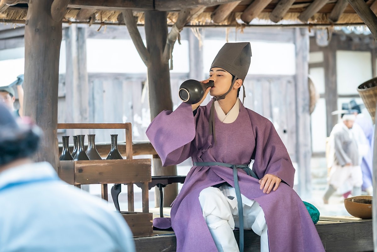 Cha Eun Woo đẹp siêu thực trong hậu trường drama cổ trang