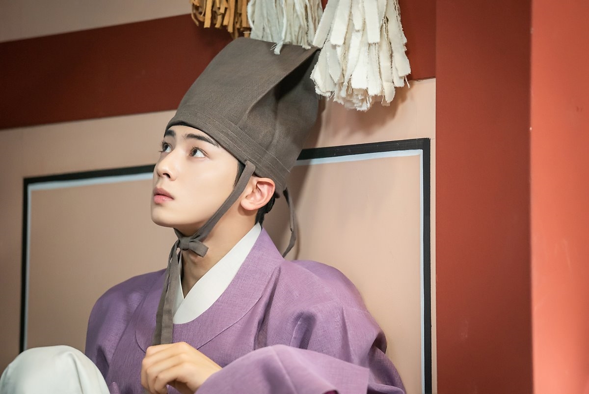 Cha Eun Woo đẹp siêu thực trong hậu trường drama cổ trang