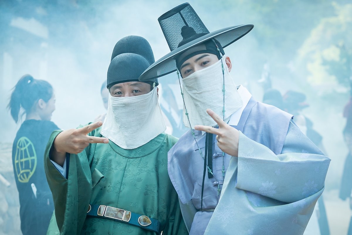 Cha Eun Woo đẹp siêu thực trong hậu trường drama cổ trang