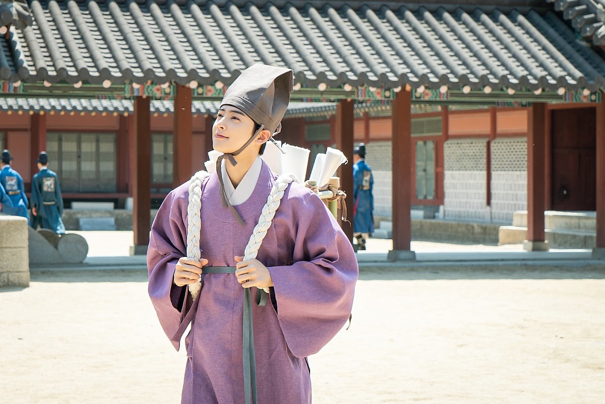 Cha Eun Woo đẹp siêu thực trong hậu trường drama cổ trang
