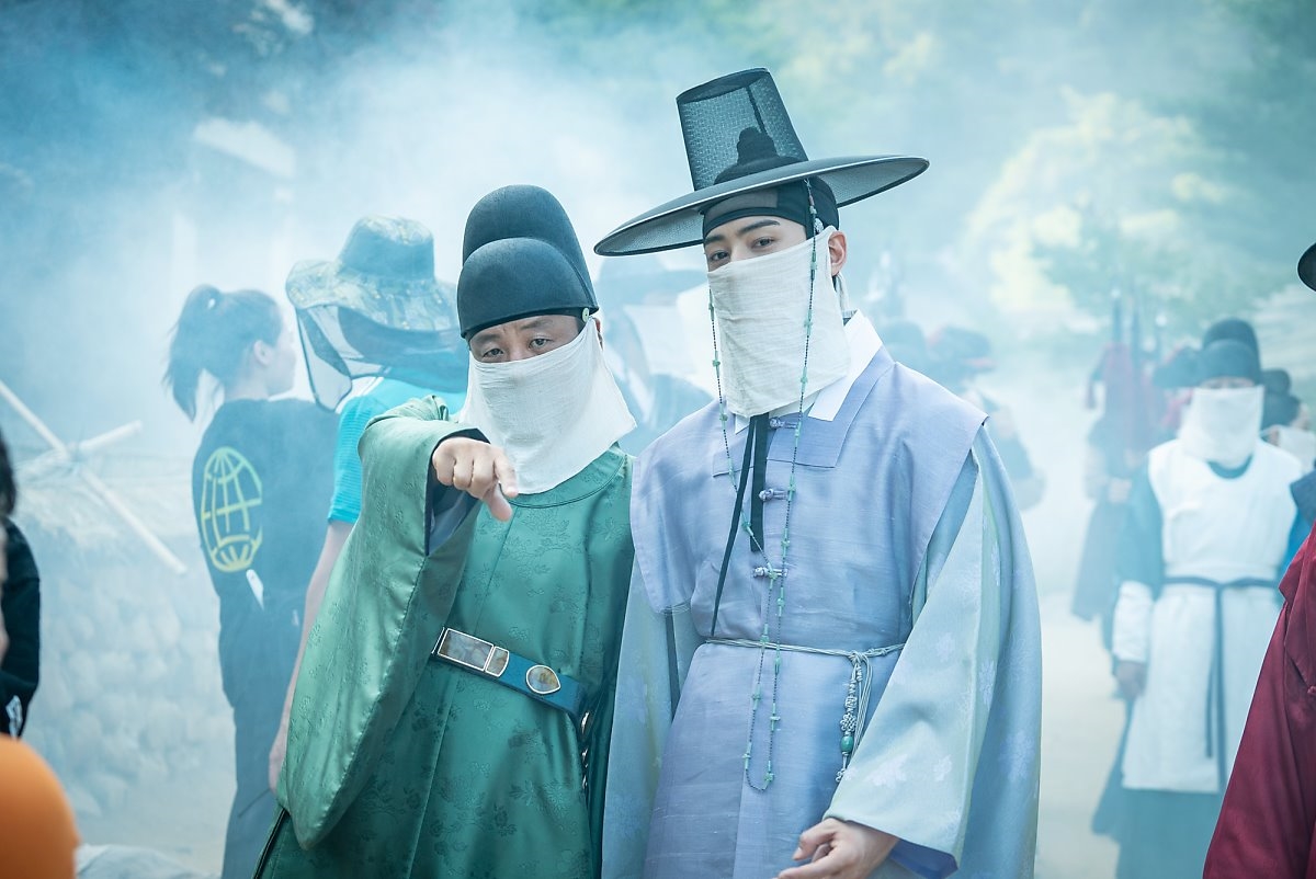 Cha Eun Woo đẹp siêu thực trong hậu trường drama cổ trang