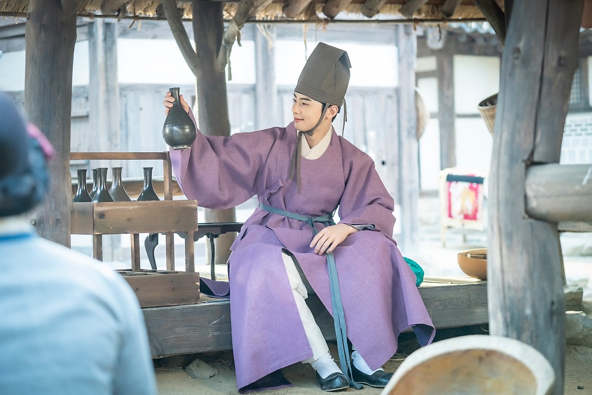 Cha Eun Woo đẹp siêu thực trong hậu trường drama cổ trang