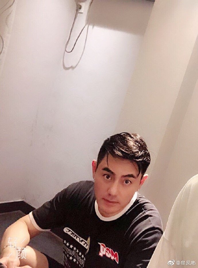 'Mông Đan' của Hoàn Châu Cách Cách đốn tim fan vì điển trai ở tuổi 43