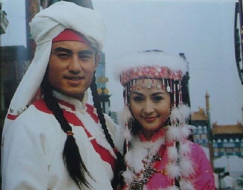'Mông Đan' của Hoàn Châu Cách Cách đốn tim fan vì điển trai ở tuổi 43