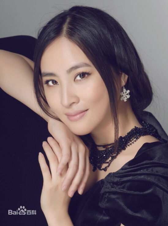 Sự nghiệp trái ngược của các sao Cbiz từng học chung lớp