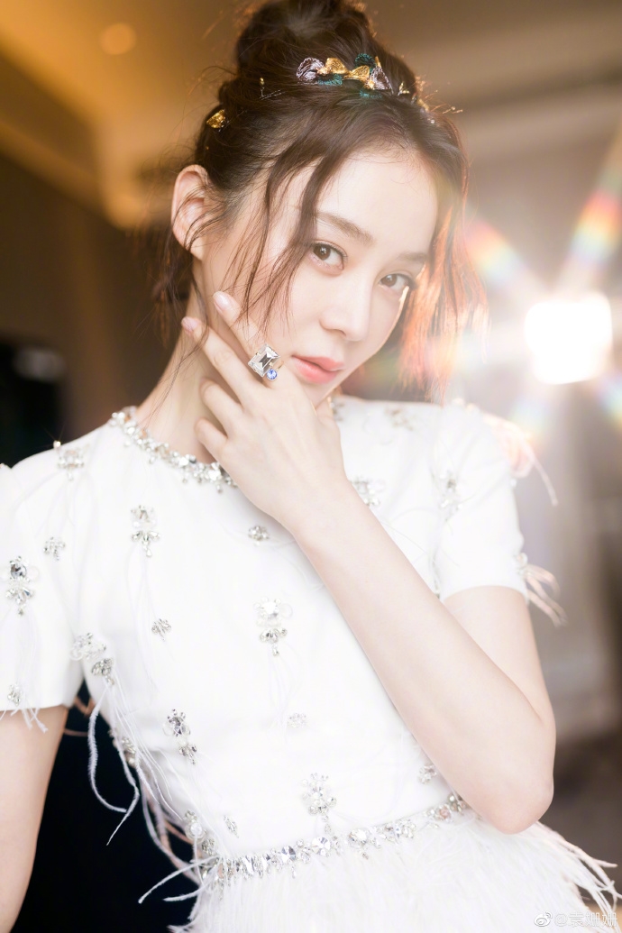 Sự nghiệp trái ngược của các sao Cbiz từng học chung lớp