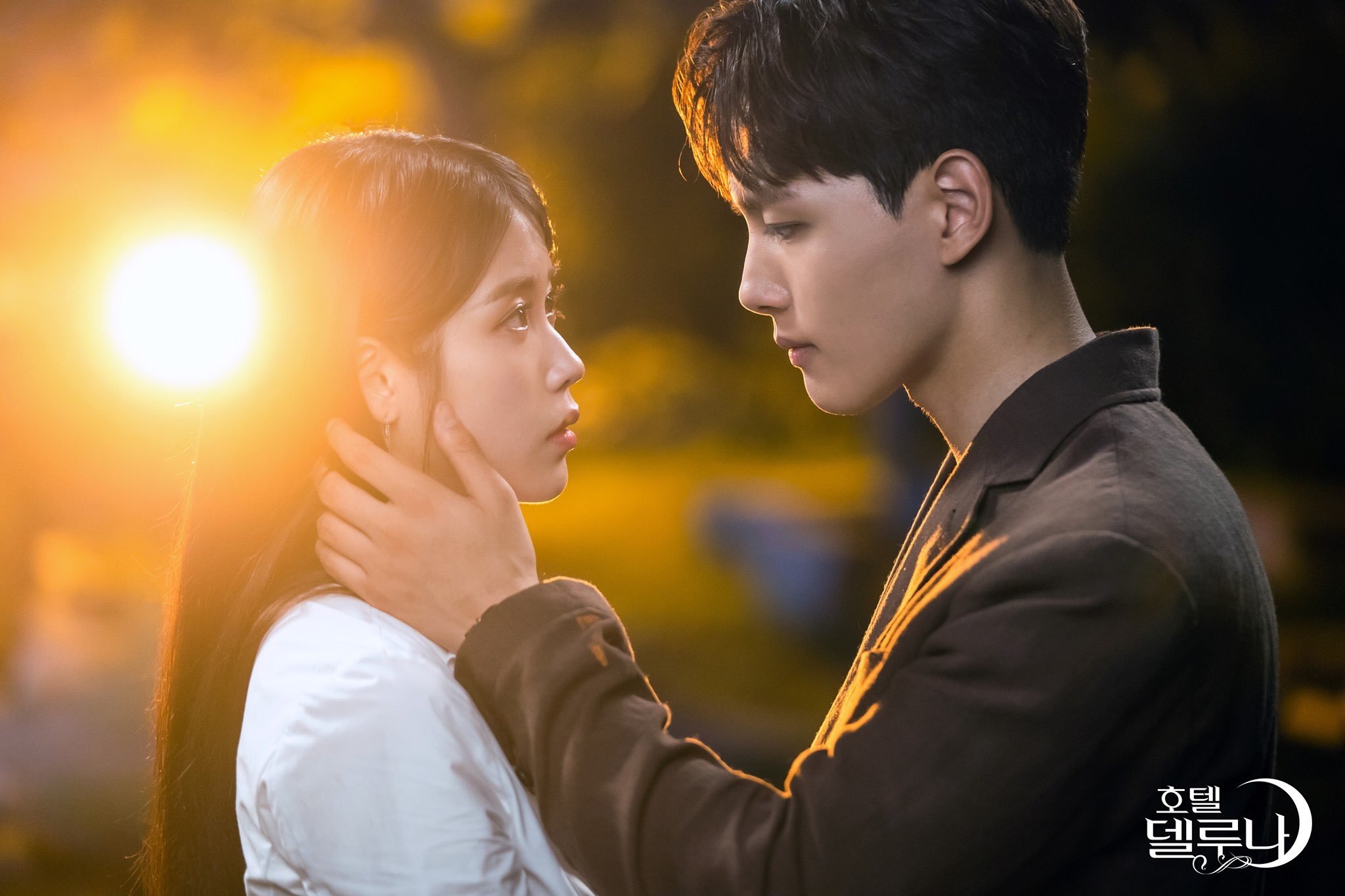 'Hotel Del Luna' tập 12 lại tăng rating với nụ hôn của nam nữ chính