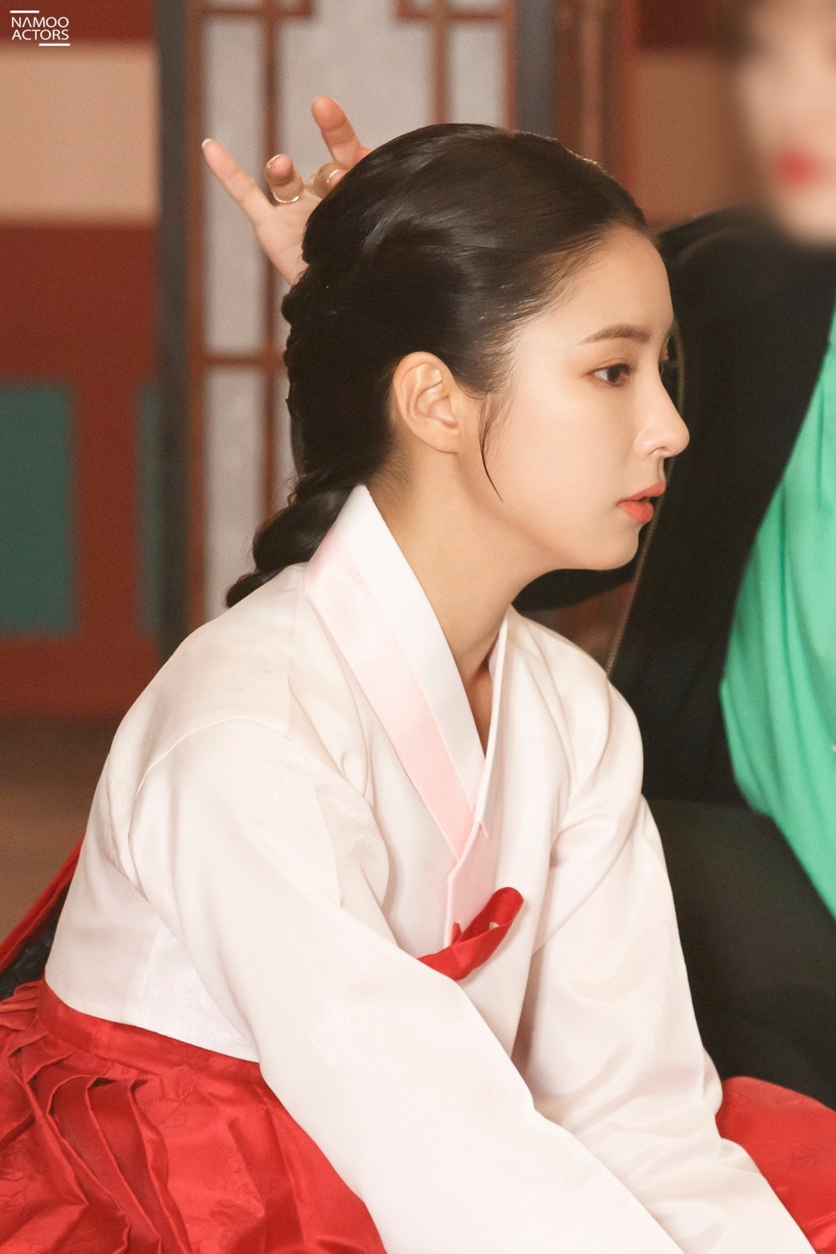 Shin Se Kyung xinh đẹp rạng rỡ trong bộ ảnh hậu trường drama