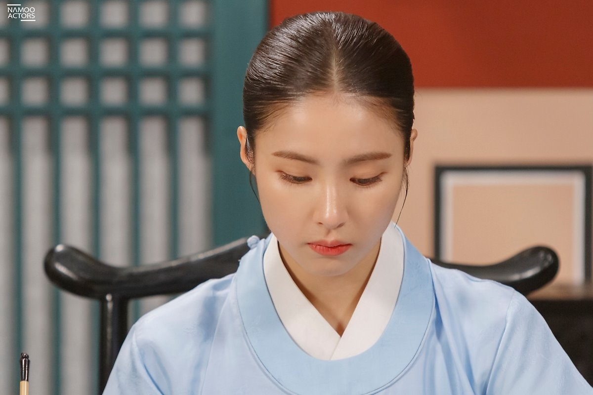 Shin Se Kyung xinh đẹp rạng rỡ trong bộ ảnh hậu trường drama