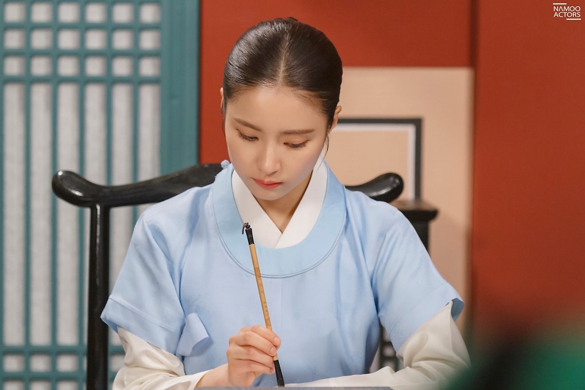 Shin Se Kyung xinh đẹp rạng rỡ trong bộ ảnh hậu trường drama