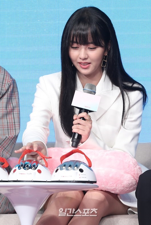 Kim So Hyun xinh đẹp ngọt ngào tuồi 20 trong họp báo webdrama mới