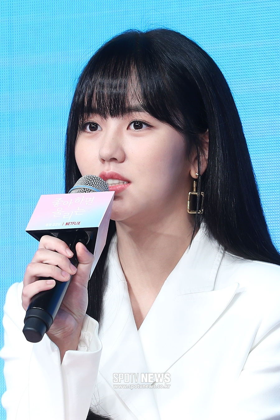 Kim So Hyun xinh đẹp ngọt ngào tuồi 20 trong họp báo webdrama mới