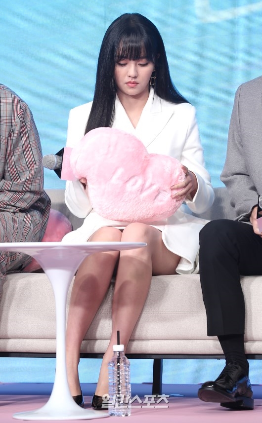 Kim So Hyun xinh đẹp ngọt ngào tuồi 20 trong họp báo webdrama mới