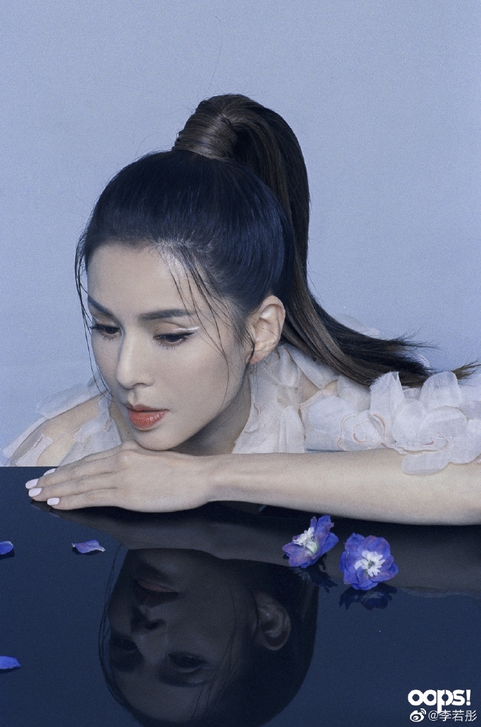 'Tiểu Long Nữ' Lý Nhược Đồng hóa nữ hiệp xinh đẹp hớp hồn người hâm mộ